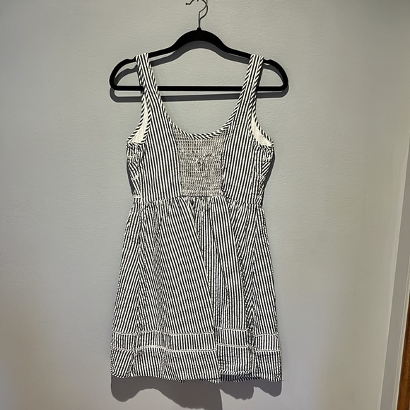 Medium old navy sundress - Picture 3 of 6